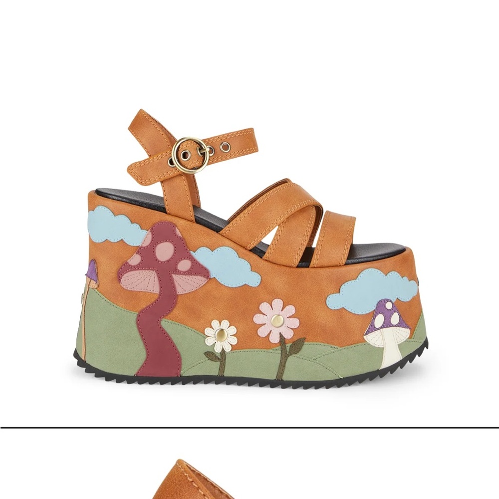 Dolls Kill Hippie at heart platform sandals size 8